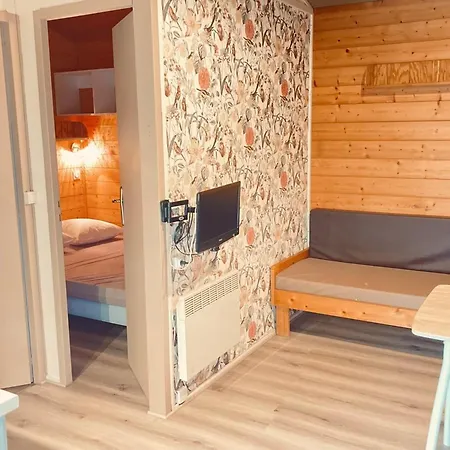 2 Pers. Avec Terrasse à - Api-1-52-1943 Montlaur (Aveyron)