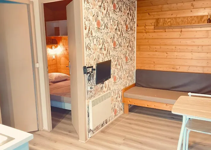 2 Pers. Avec Terrasse à - Api-1-52-1943 Montlaur (Aveyron)