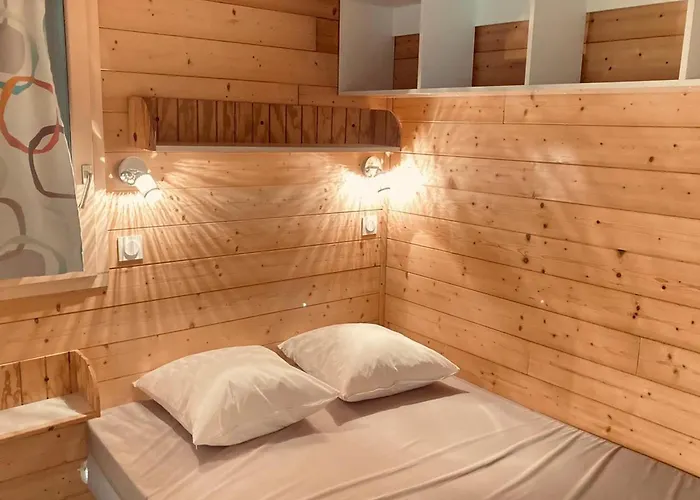 2 Pers. Avec Terrasse à - Api-1-52-1943 Montlaur (Aveyron)