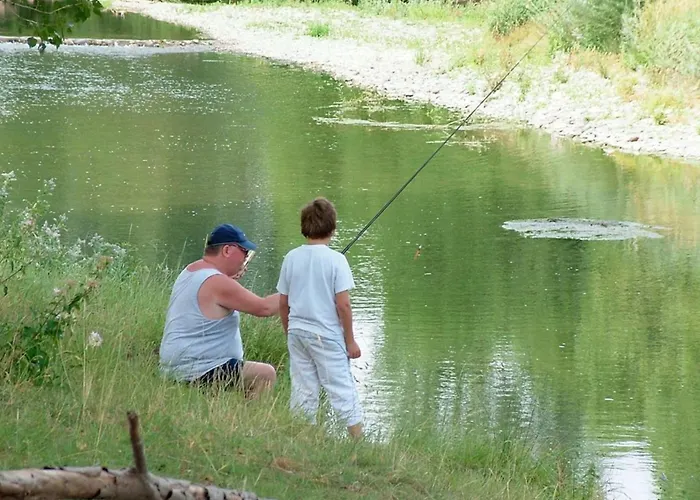 2 Pers. Avec Terrasse à - Api-1-52-1943 Montlaur (Aveyron)